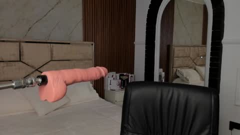 Emily Hendrix online show from 01-10-25, 08:04