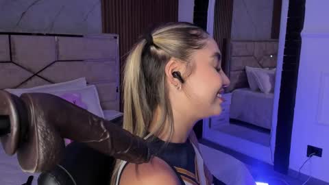 Emily Hendrix online show from 02-13-25, 12:02