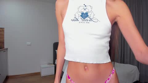 Snapshot of emilyhoston chatting on 12-12-24, 06:42 Alina online show from 12-12-24, 06:42