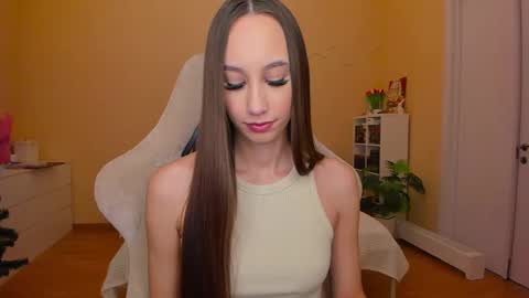 Snapshot of emilyhoston chatting on 03-05-25, 09:05 Alina online show from 03-05-25, 09:05