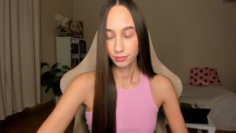 Snapshot of emilyhoston chatting on 10-23-25, 07:23 Alina online show from 10-23-25, 07:23