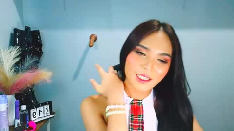 emilyhotasian online show from 04-20-26, 08:28