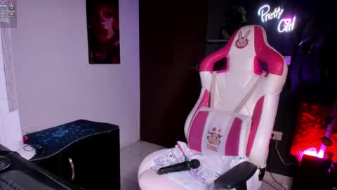 Emily Jhonson online show from 11-24-25, 01:33