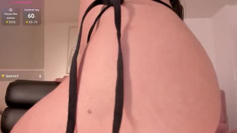 Snapshot of emilyjohnsonx chatting on 12-13-25, 09:09 Emily online show from 12-13-25, 09:09