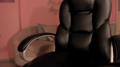 Snapshot of emilyjohnsonx chatting on 12-14-25, 11:42 Emily online show from 12-14-25, 11:42