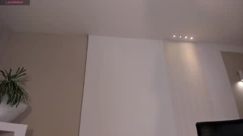 Snapshot of emilyjohnsonx chatting on 12-20-25, 12:01 Emily online show from 12-20-25, 12:01