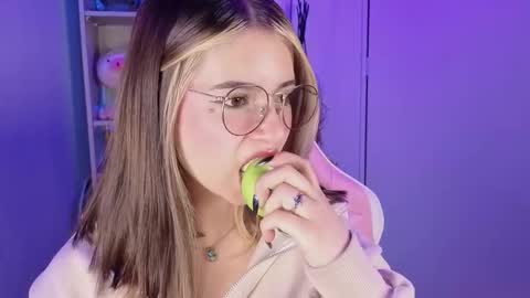 VALEEEN online show from 10-15-25, 04:51