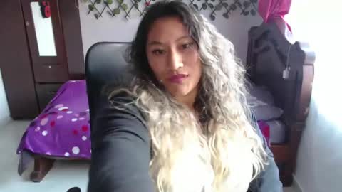 Snapshot of emilylove14 chatting on 12-11-24, 09:45 Emily Cortez online show from 12-11-24, 09:45