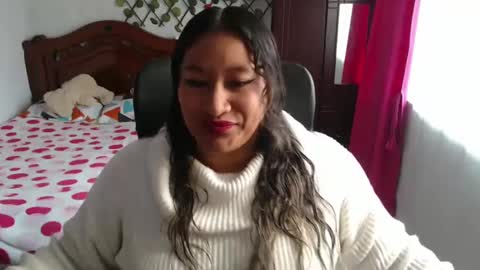 Snapshot of emilylove14 chatting on 12-28-24, 05:03 Emily Cortez online show from 12-28-24, 05:03
