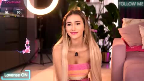 Snapshot of emilyraymont chatting on 09-13-25, 06:02 Emily online show from 09-13-25, 06:02