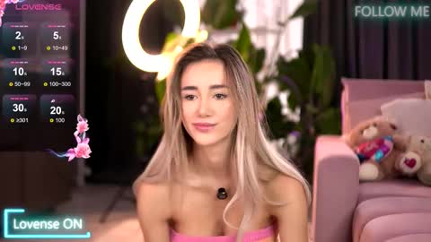 Snapshot of emilyraymont chatting on 09-27-25, 06:18 Emily online show from 09-27-25, 06:18