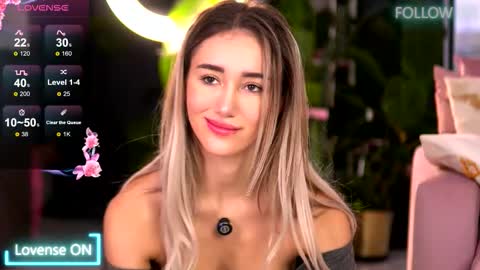 Snapshot of emilyraymont chatting on 10-03-25, 05:15 Emily online show from 10-03-25, 05:15