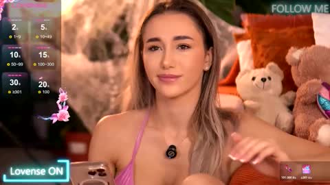 Snapshot of emilyraymont chatting on 10-22-25, 01:50 Emily online show from 10-22-25, 01:50