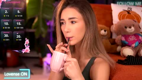 Snapshot of emilyraymont chatting on 11-07-25, 04:23 Emily online show from 11-07-25, 04:23