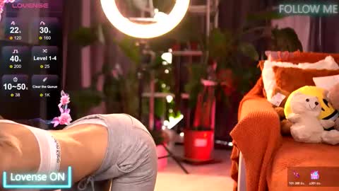 Snapshot of emilyraymont chatting on 11-24-25, 07:41 Emily online show from 11-24-25, 07:41