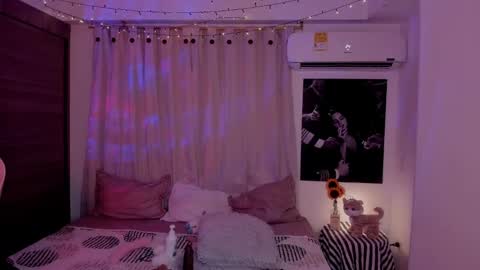 Snapshot of emilyrosss_ chatting on 01-24-25, 07:08 EMILY online show from 01-24-25, 07:08