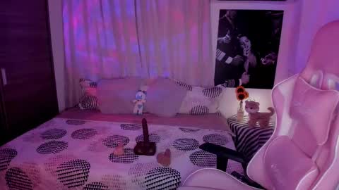 Snapshot of emilyrosss_ chatting on 01-29-25, 04:58 EMILY online show from 01-29-25, 04:58