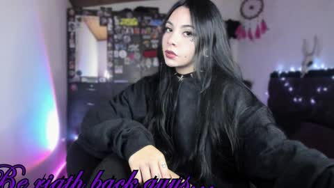 Snapshot of emilyrymer chatting on 12-02-24, 09:17  Emily Support me to have 100 likes plx online show from 12-02-24, 09:17