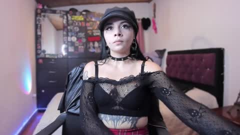 Snapshot of emilyrymer chatting on 12-03-24, 07:11  Emily Support me to have 100 likes plx online show from 12-03-24, 07:11