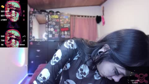 Snapshot of emilyrymer chatting on 12-18-24, 11:19  Emily Support me to have 100 likes plx online show from 12-18-24, 11:19