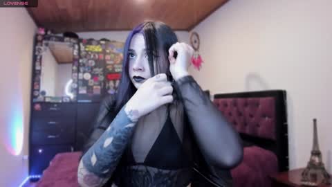 Snapshot of emilyrymer chatting on 12-23-24, 01:51  Emily Support me to have 100 likes plx online show from 12-23-24, 01:51