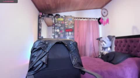 Snapshot of emilyrymer chatting on 01-24-25, 07:49  Emily Support me to have 100 likes plx online show from 01-24-25, 07:49