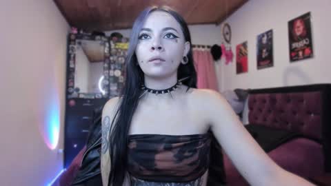 Snapshot of emilyrymer chatting on 01-28-25, 02:42  Emily Support me to have 100 likes plx online show from 01-28-25, 02:42