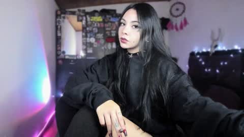 Snapshot of emilyrymer chatting on 01-28-25, 10:56  Emily Support me to have 100 likes plx online show from 01-28-25, 10:56