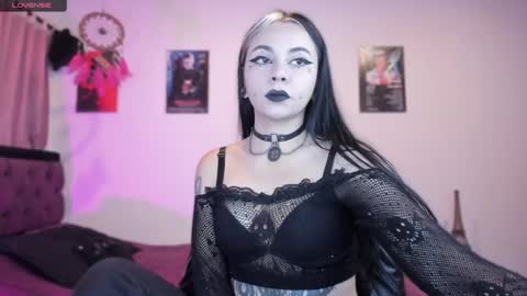 Snapshot of emilyrymer chatting on 01-31-25, 10:10  Emily Support me to have 100 likes plx online show from 01-31-25, 10:10