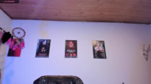 Snapshot of emilyrymer chatting on 02-01-25, 07:55  Emily Support me to have 100 likes plx online show from 02-01-25, 07:55