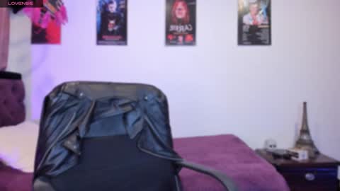 Snapshot of emilyrymer chatting on 02-02-25, 06:53  Emily Support me to have 100 likes plx online show from 02-02-25, 06:53