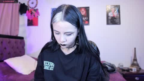 Snapshot of emilyrymer chatting on 02-03-25, 12:58  Emily Support me to have 100 likes plx online show from 02-03-25, 12:58