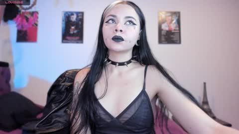 Snapshot of emilyrymer chatting on 02-08-25, 01:54  Emily Support me to have 100 likes plx online show from 02-08-25, 01:54