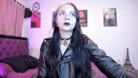 Snapshot of emilyrymer chatting on 02-18-25, 03:21  Emily Support me to have 100 likes plx online show from 02-18-25, 03:21