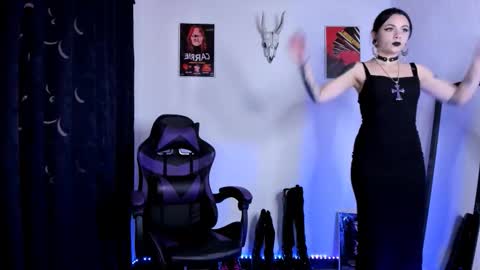 Snapshot of emilyrymer chatting on 10-18-25, 07:03  Emily Support me to have 100 likes plx online show from 10-18-25, 07:03