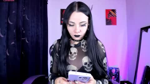 Snapshot of emilyrymer chatting on 10-29-25, 09:27  Emily Support me to have 100 likes plx online show from 10-29-25, 09:27