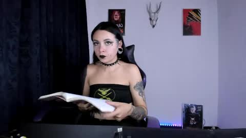 Snapshot of emilyrymer chatting on 05-31-26, 10:22 Emily Support me to have 100 likes plx online show from 05-31-26, 10:22
