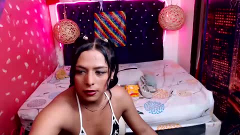 Snapshot of emilytssweet chatting on 01-18-25, 02:55 Emily online show from 01-18-25, 02:55