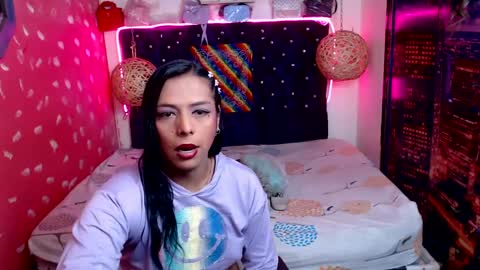 Snapshot of emilytssweet chatting on 01-28-25, 02:42 Emily online show from 01-28-25, 02:42