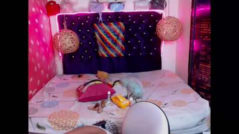 Snapshot of emilytssweet chatting on 01-28-25, 11:07 Emily online show from 01-28-25, 11:07