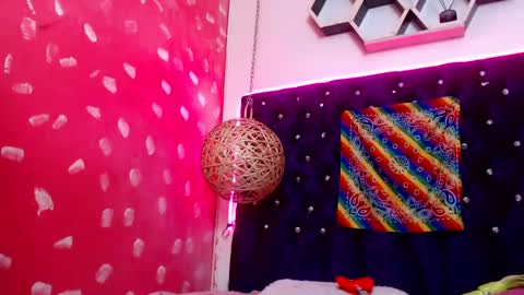 Snapshot of emilytssweet chatting on 02-19-25, 04:00 Emily online show from 02-19-25, 04:00