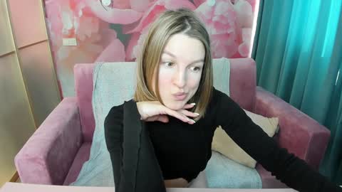 EmilyWalkers online show from 12-19-24, 10:13