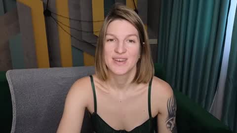 EmilyWalkers online show from 12-22-24, 10:38