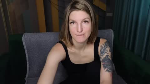 EmilyWalkers online show from 12-26-24, 08:07