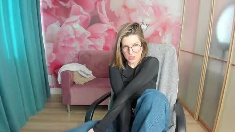 EmilyWalkers online show from 01-03-25, 09:58