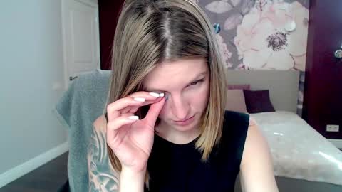 EmilyWalkers online show from 01-15-25, 10:38