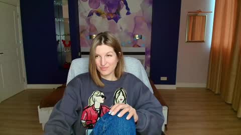 EmilyWalkers online show from 01-19-25, 10:39