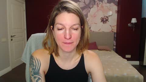 EmilyWalkers online show from 01-22-25, 07:46