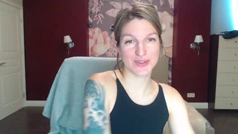 EmilyWalkers online show from 01-22-25, 10:50