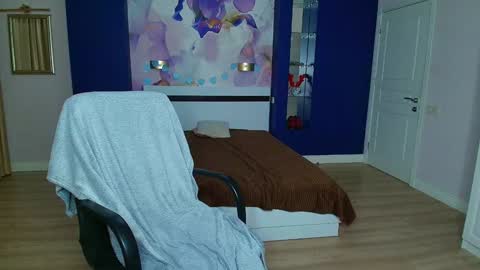 EmilyWalkers online show from 02-04-25, 08:38